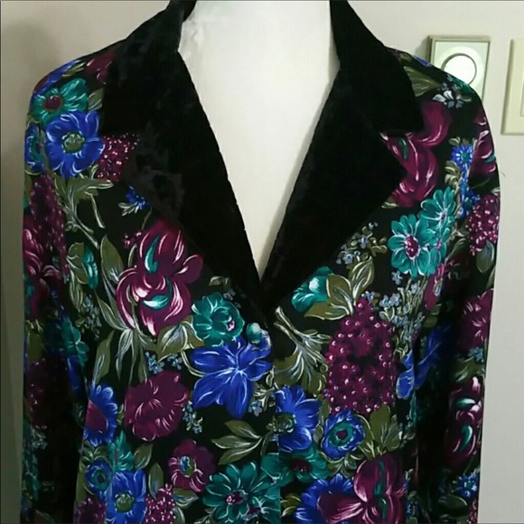 Vintage Victoria’s Secret Lounging Robe. Small - Picture 2 of 3